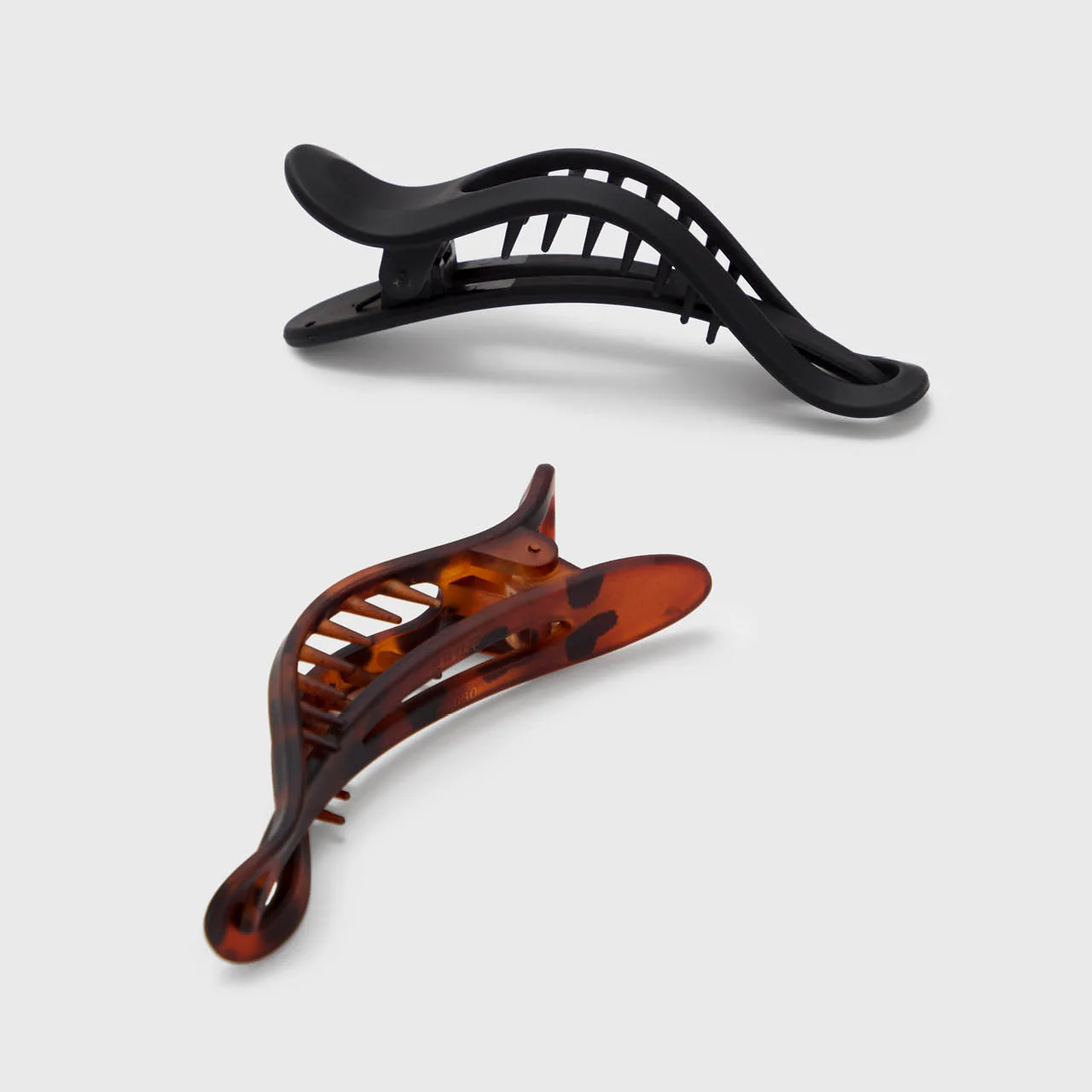 Black & Tort Curved Flat Lay Claw Clips 2pc Set - Image 3
